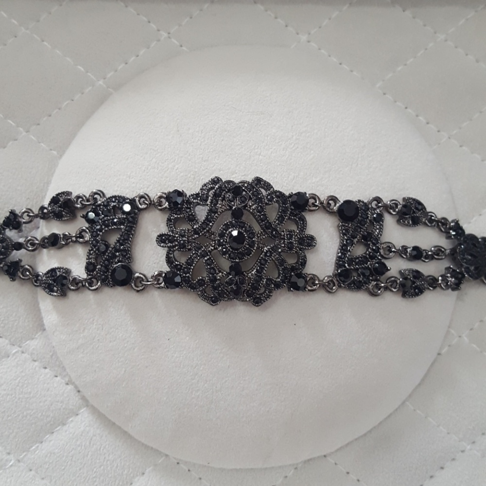 Vintage Volm choker with black rhinestones